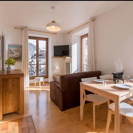 Charming Flat Right In The Centre Apartment *